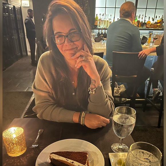 Meet your Posher, Mayelis - Picture 3 of 14